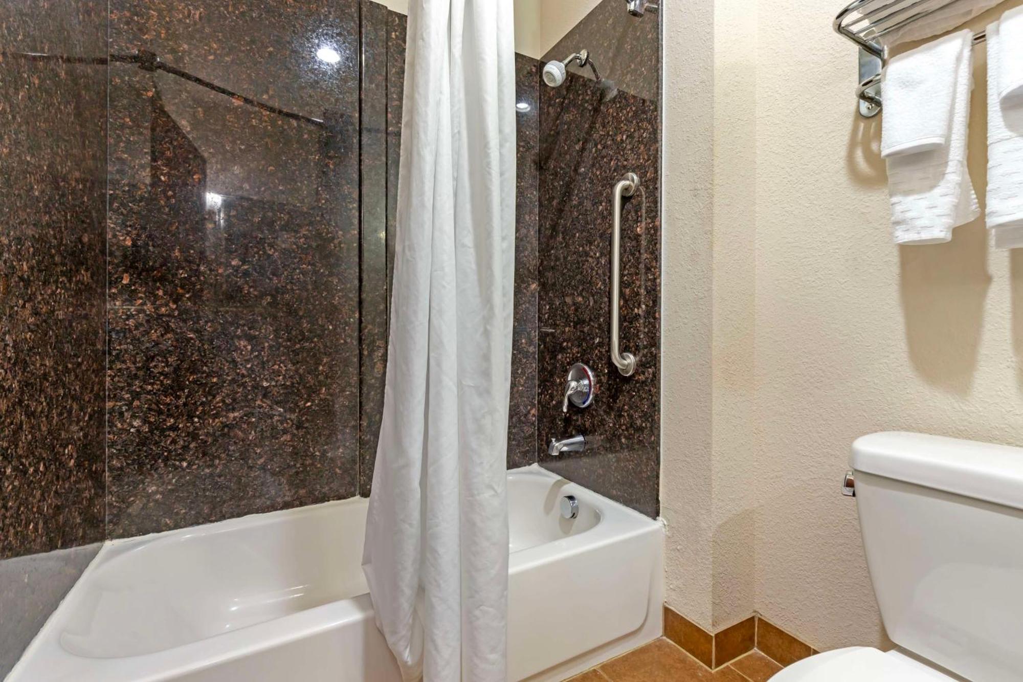 Best Western Plus Greenville South Piedmont Exterior photo